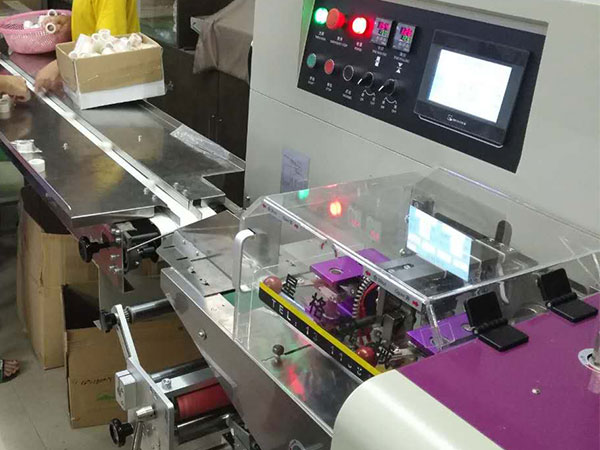 全自動枕式包裝設備細節圖