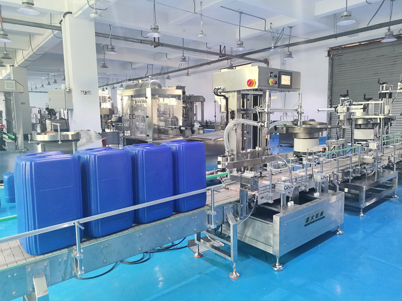 食品添加劑稱重灌裝機生產(chǎn)線細(xì)節(jié)部分